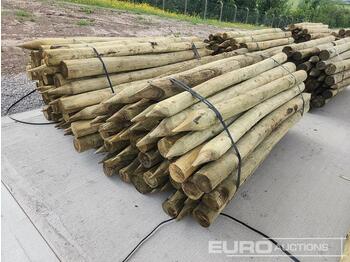 Livestock equipment Bundle of Timber Posts (2 of): picture 1