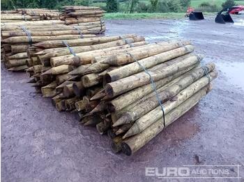 Agricultural machinery Bundle of Timber Posts (2 of): picture 1