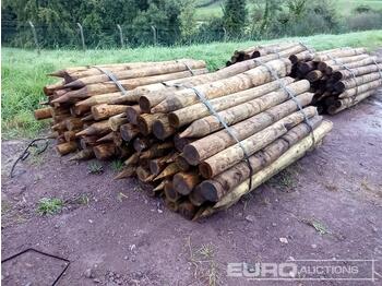 Agricultural machinery Bundle of Timber Posts (2 of): picture 1