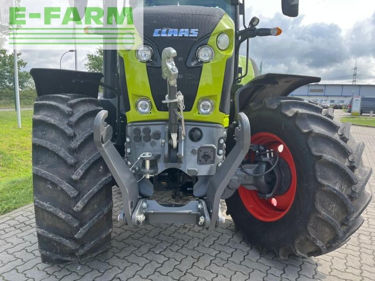 Farm tractor CLAAS axion 830 cmatic: picture 6