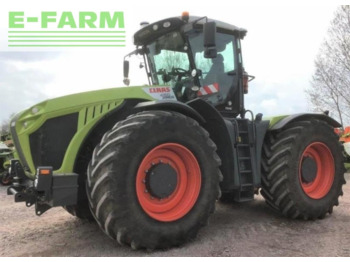 Farm tractor CLAAS Xerion