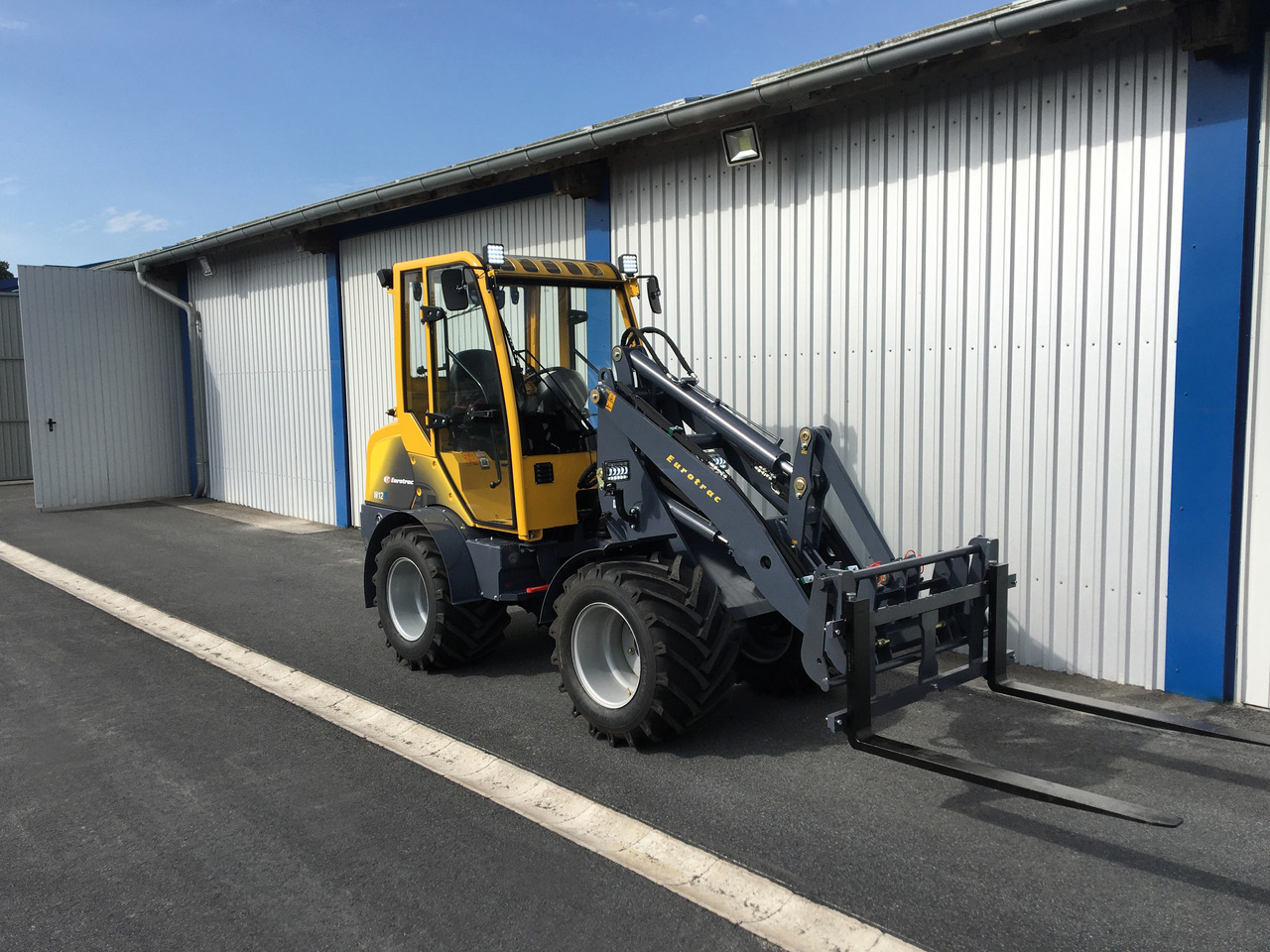 New Compact loader EUROTRAC W12 CMF: picture 8