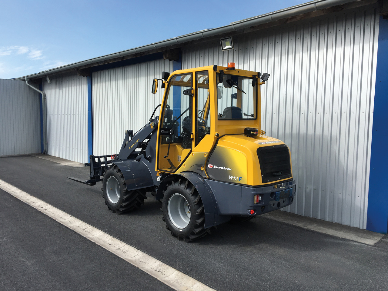 New Compact loader EUROTRAC W12 CMF: picture 4