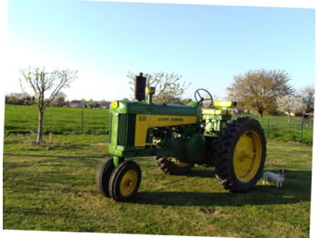 Farm tractor John Deere 630: picture 1
