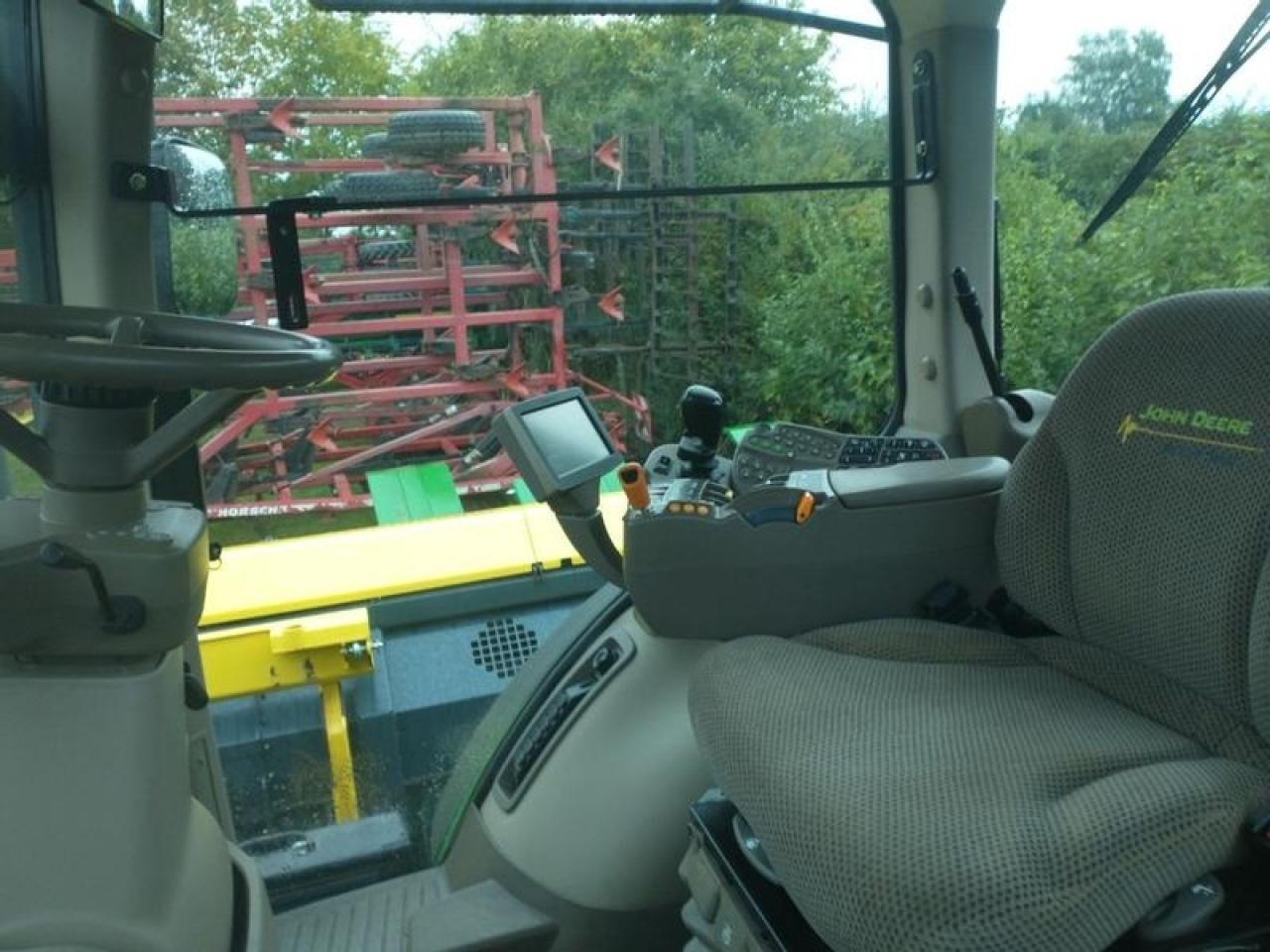 Farm tractor John Deere 7230r: picture 7