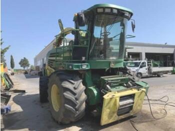 Forage harvester John Deere 7400: picture 1