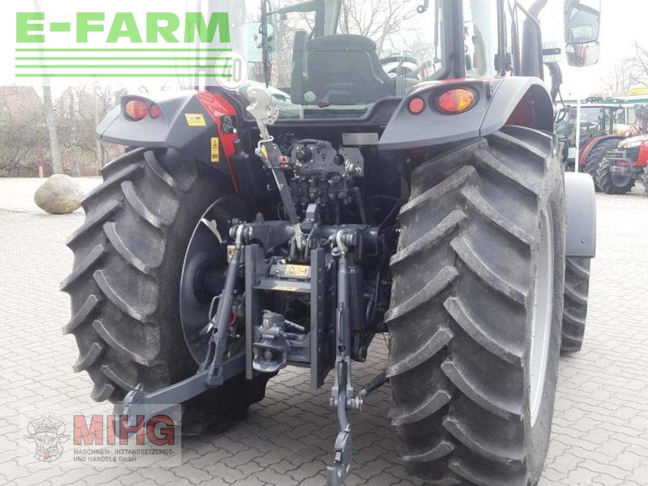 Farm tractor Massey Ferguson 5711 m dyna 4 - frontlader: picture 5
