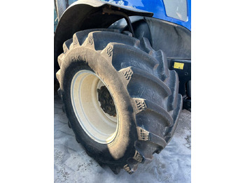 Farm tractor NEW HOLLAND T7.270
