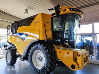 Combine harvester NEW HOLLAND CR series