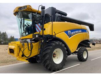 Combine harvester New Holland CX 5090: picture 1