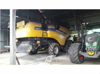 Combine harvester New Holland cx8080: picture 1