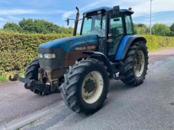 Farm tractor New Holland tracteur agricole 8260 . new holland: picture 1