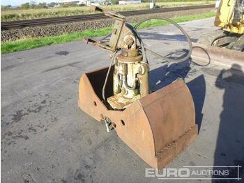 Clamshell bucket 32" Hydraulic Rotating Clamshell Bucket: picture 1