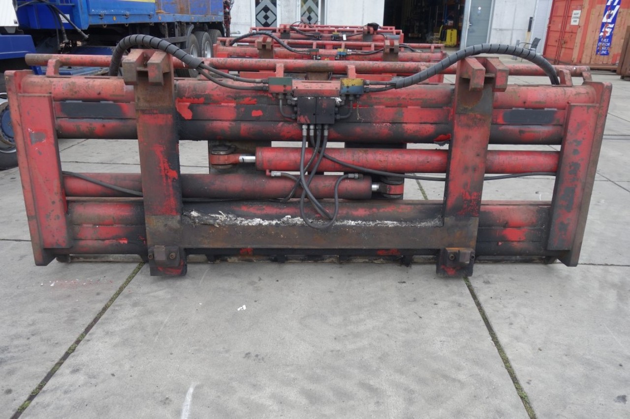 Clamp for Forklift BOLZONI AURAMO P-1000LSE Bale Clamp: picture 4
