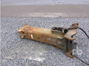 New Holland CB330 - Hydraulic hammer