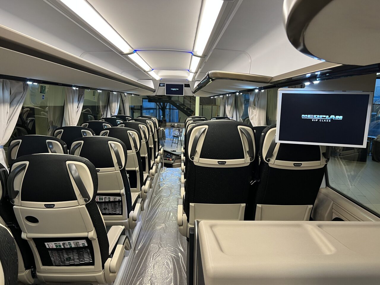 Coach Neoplan Cityliner P15 Euro 6E V.I.P / Exclusive Class (Gräddfärgad skinnklädsel): picture 27