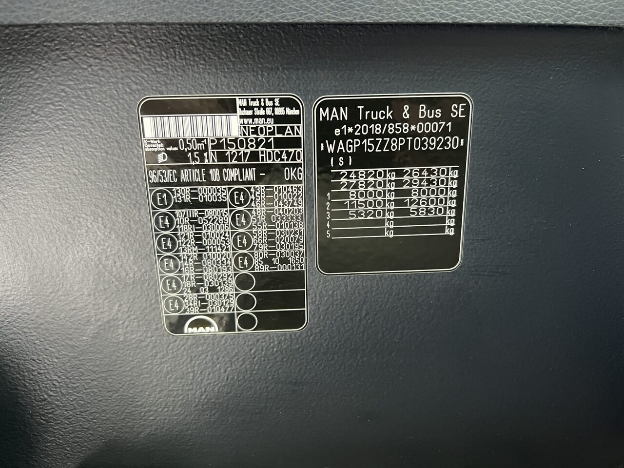 Coach Neoplan Cityliner P15 Euro 6E V.I.P Exclusive Class (svart / brons färgad skinnklädsel): picture 46