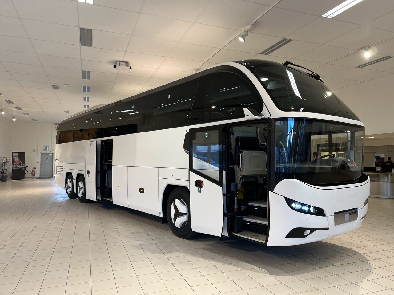 Coach Neoplan Cityliner P15 Euro 6E V.I.P Exclusive Class (svart / brons färgad skinnklädsel): picture 10