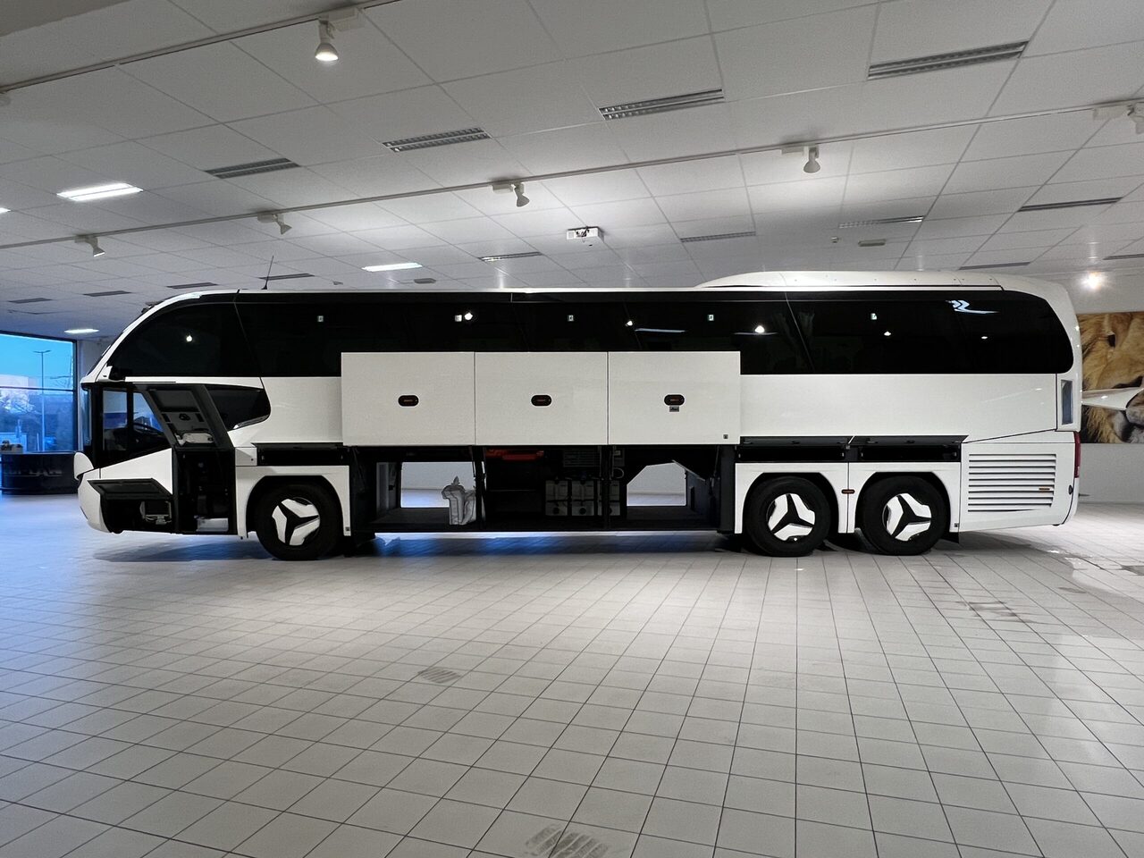Coach Neoplan Cityliner P15 Euro 6E V.I.P Exclusive Class (svart / brons färgad skinnklädsel): picture 13