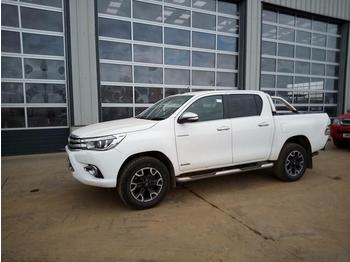 Pickup truck 2017 Toyota Hilux Invincible: picture 1