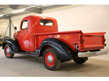 Pickup truck Chevrolet Pick Up Deluxe: picture 2
