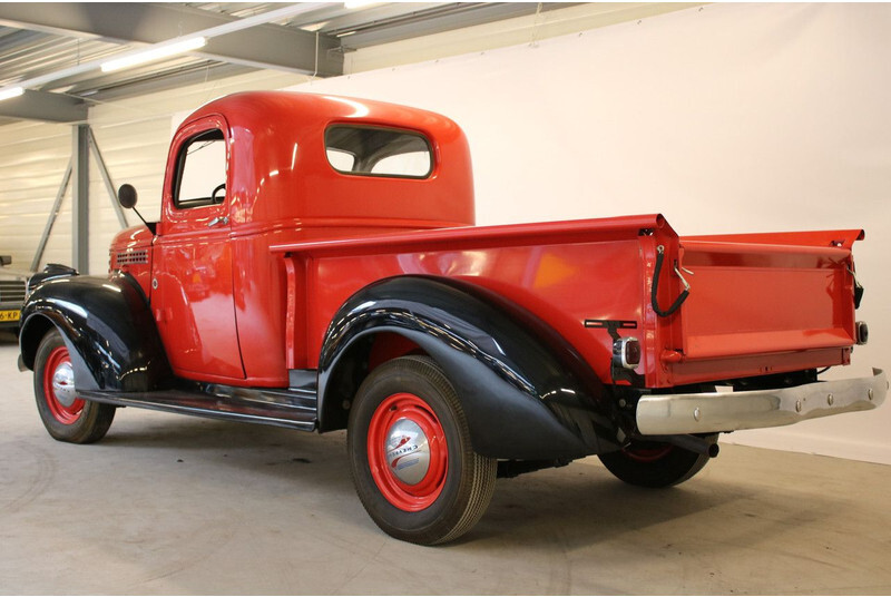 Pickup truck Chevrolet Pick Up Deluxe: picture 2