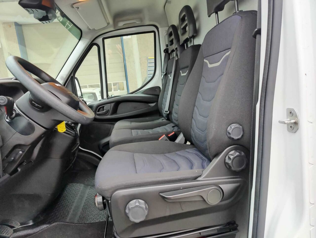 Panel van IVECO DAILY 35S14 LH2: picture 7