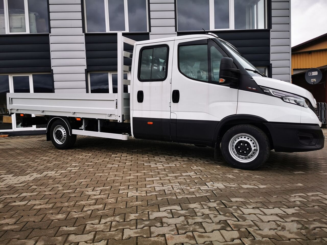 New Open body delivery van IVECO Daily 180KM r. oś 4100: picture 2