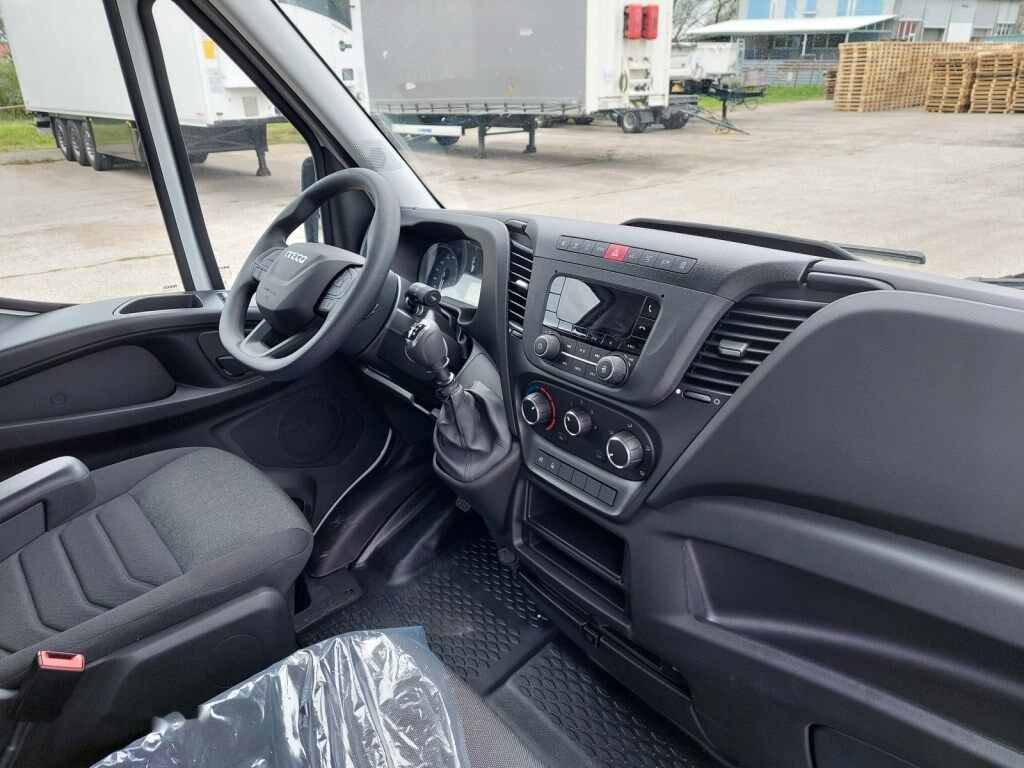 IVECO Daily 35S16V 4x2 leasing IVECO Daily 35S16V 4x2: picture 24