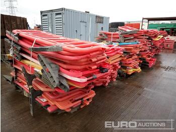 Construction equipment Bundle of Plastic Security Fencing (6 of), Bundle of Water Filled Plastic Barriers: picture 1