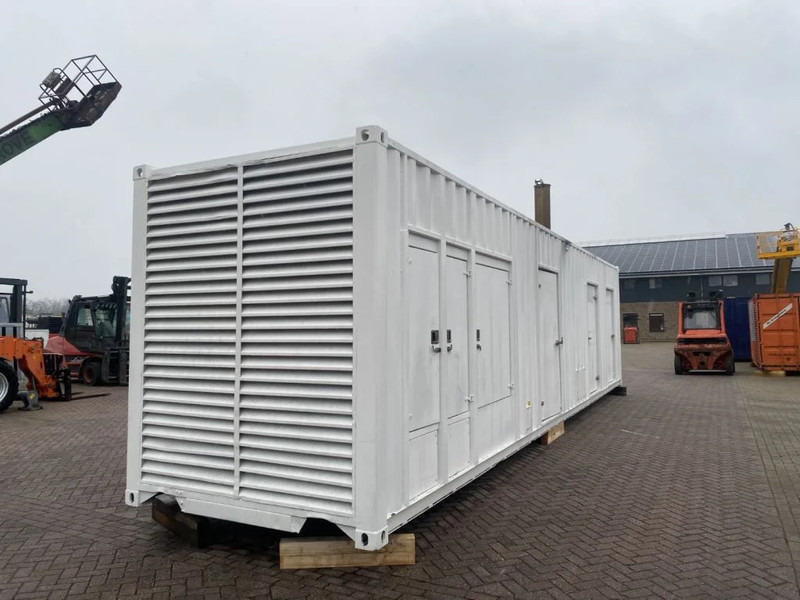 Generator set Cummins KTA 50 GS8 Stamford 1675 kVA Silent generatorset in 40 ft container as New !: picture 3