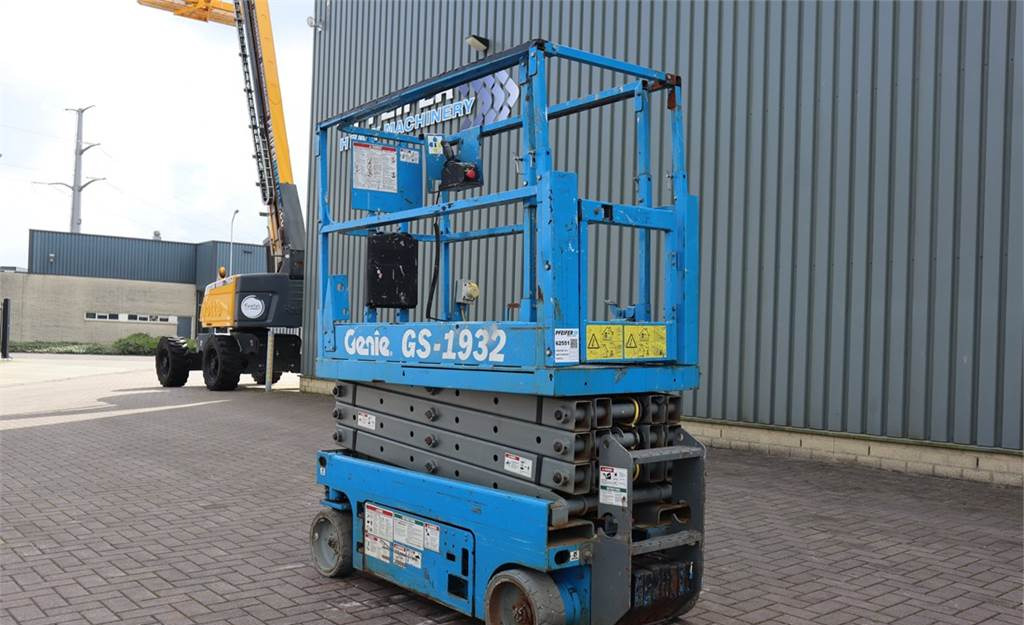 Scissor lift Genie GS1932 Electric, Working Height 7.8 m, 227kg Capac: picture 8