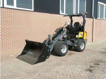 Compact track loader GIANT