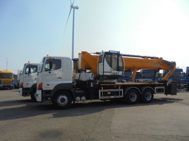 Truck mounted aerial platform Hino 700 6X4 2IN STOCK: picture 4