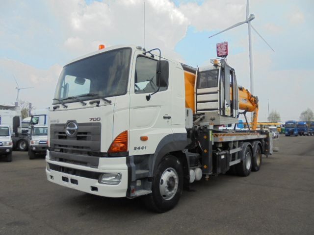 Truck mounted aerial platform Hino 700 6X4 2IN STOCK: picture 11