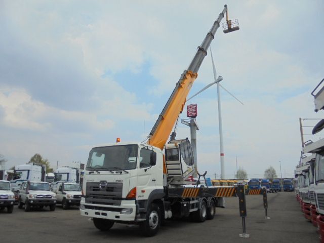 Truck mounted aerial platform Hino 700 6X4 2IN STOCK: picture 5