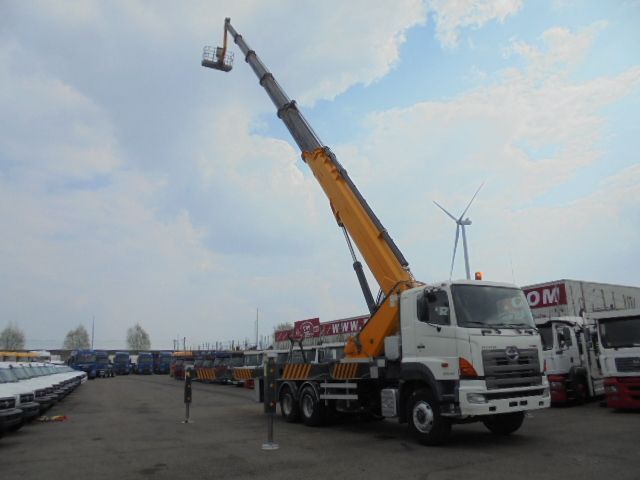 Truck mounted aerial platform Hino 700 6X4 2IN STOCK: picture 6