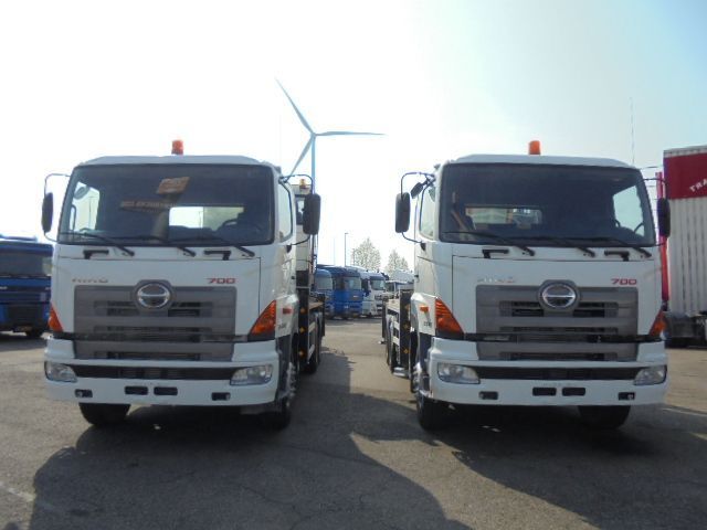 Truck mounted aerial platform Hino 700 6X4 2IN STOCK: picture 2