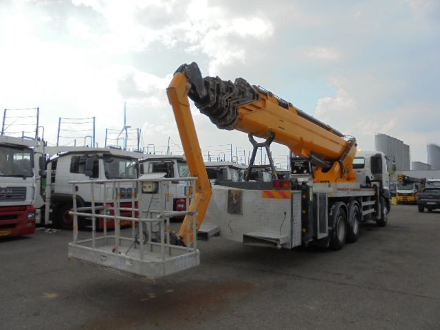 Truck mounted aerial platform Hino 700 6X4 2IN STOCK: picture 14