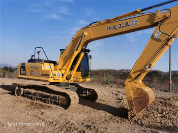 Crawler excavator KOMATSU PC220-8: picture 1