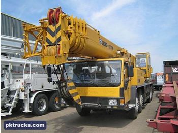 XCMG QY70K 8x4 crane truck - Mobile crane