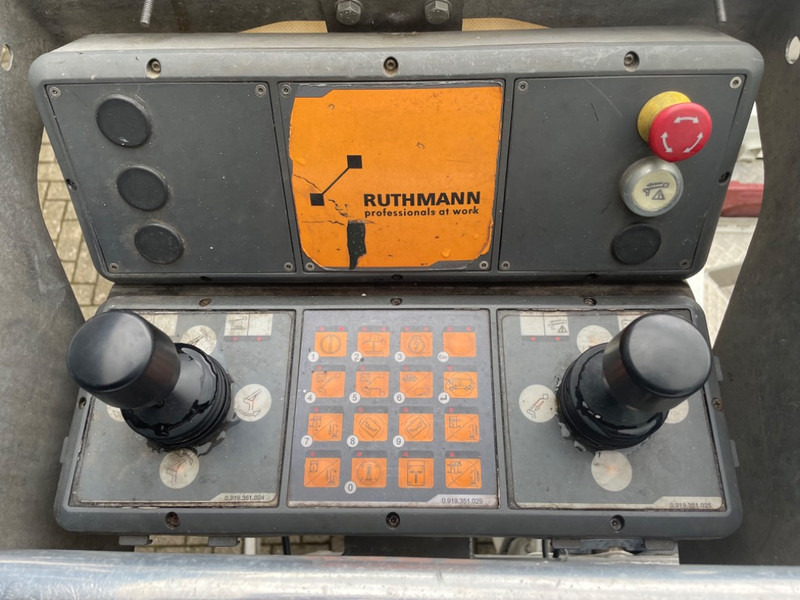 Truck mounted aerial platform Ruthmann TB270: picture 13