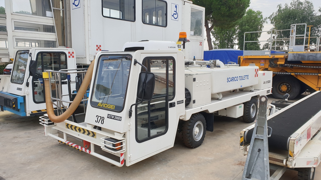 Ground support equipment Toilet Truck Aviogei VSTM: picture 2