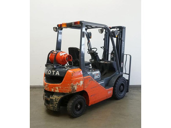 LPG forklift Toyota 02-8FGF20: picture 2
