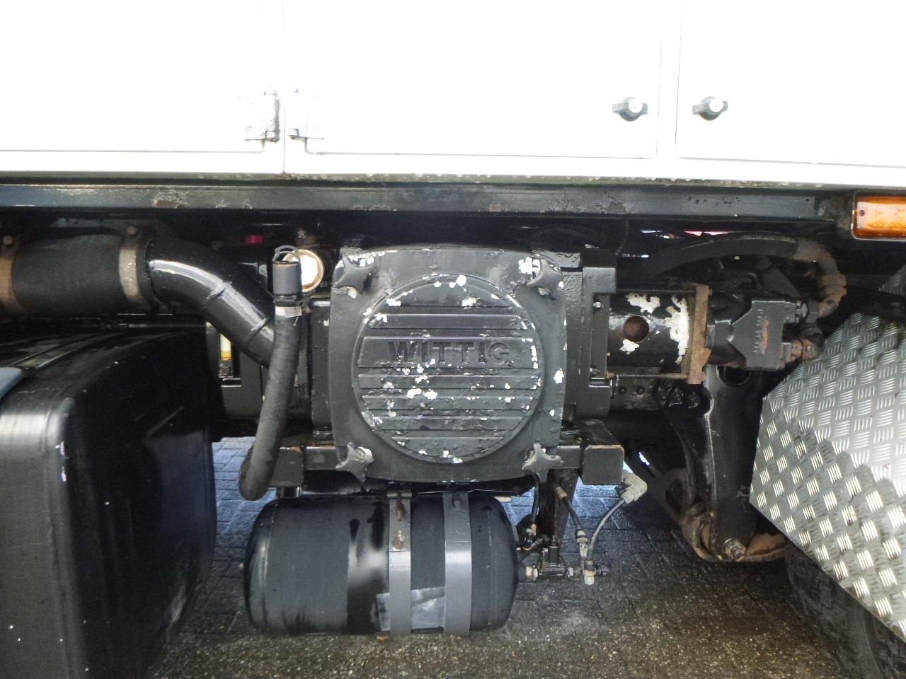 Vacuum truck Scania P124-420 6x2 vacuum tank 10.5 m3: picture 12