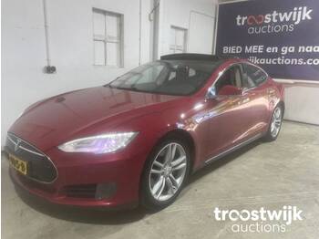Tesla 70D Base - Car