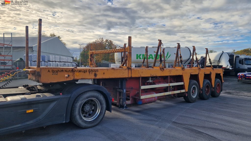 Low loader semi-trailer for transportation of heavy machinery Langendorf SGL Innenlader  Innenlader: picture 12