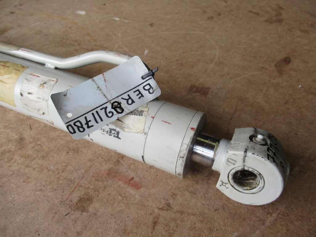 New Hydraulic cylinder for Construction machinery Cnh BER8211780 -: picture 2