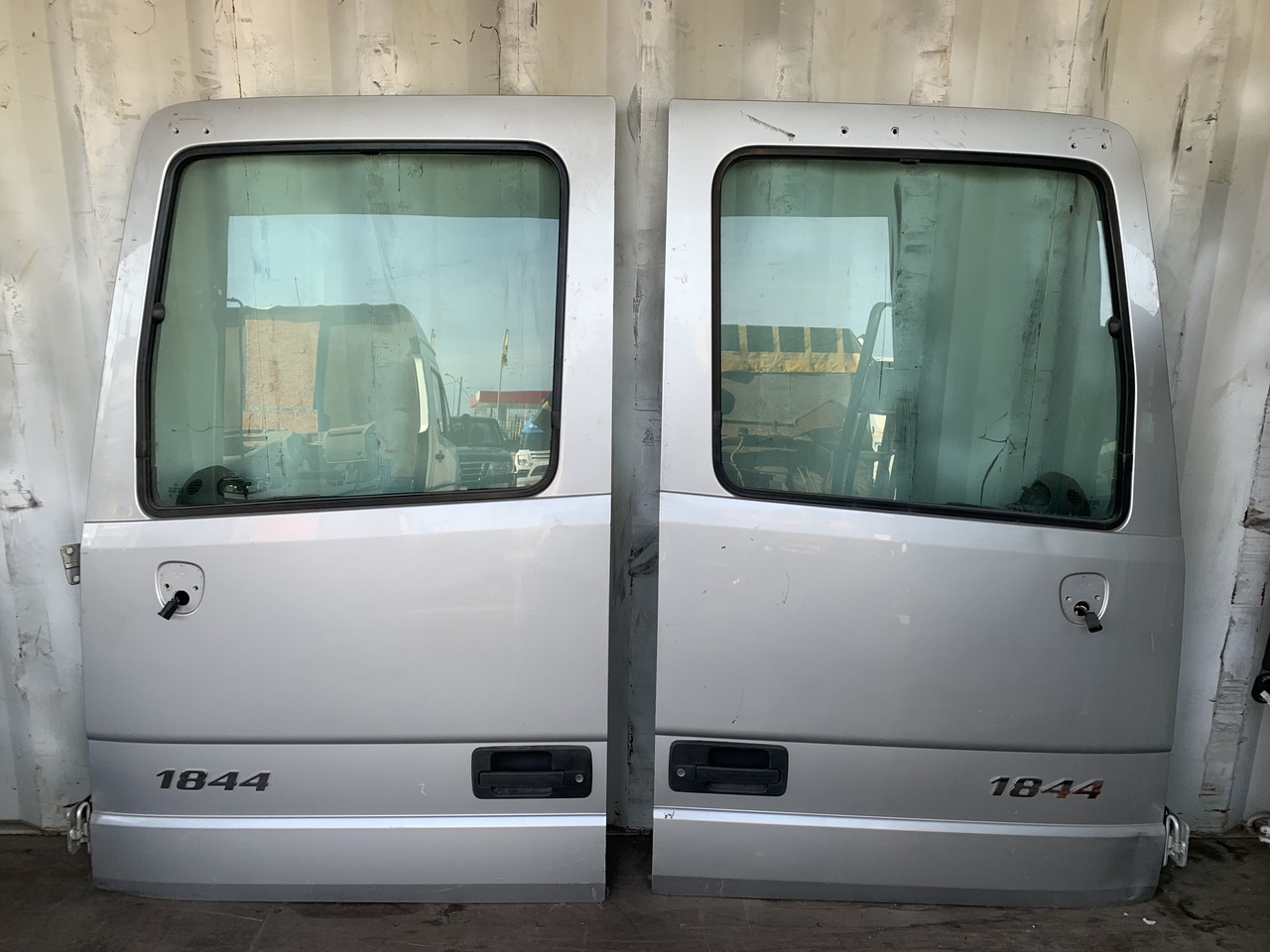 Door and parts for Truck DOOR ACTROS MP2-3 LEFT AND RIGHT MEGA SPACE CAB: picture 19