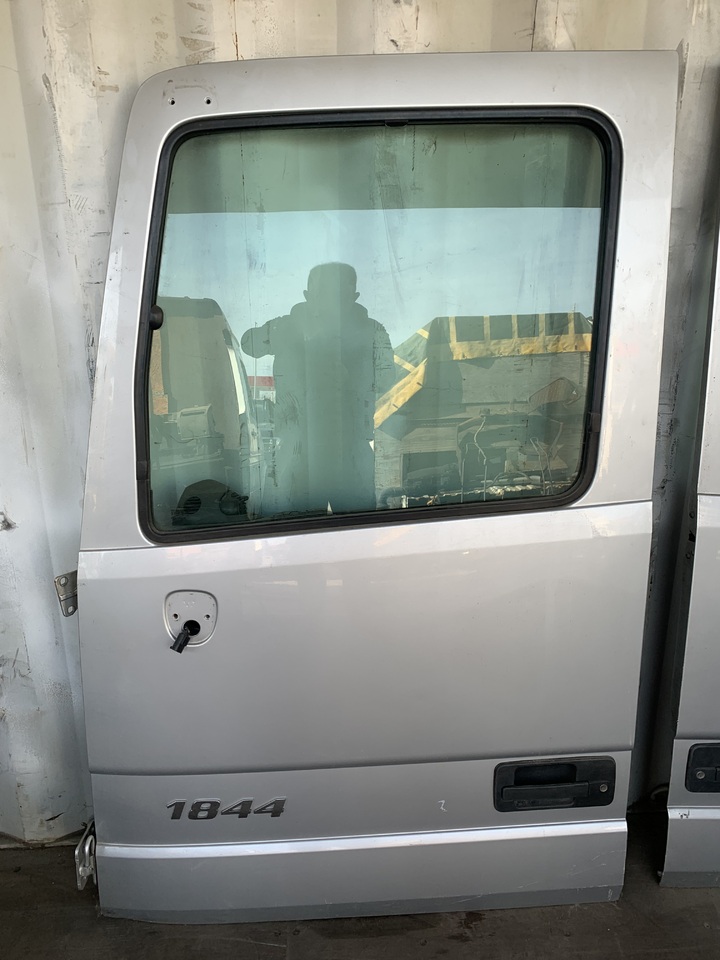 Door and parts for Truck DOOR ACTROS MP2-3 LEFT AND RIGHT MEGA SPACE CAB: picture 20